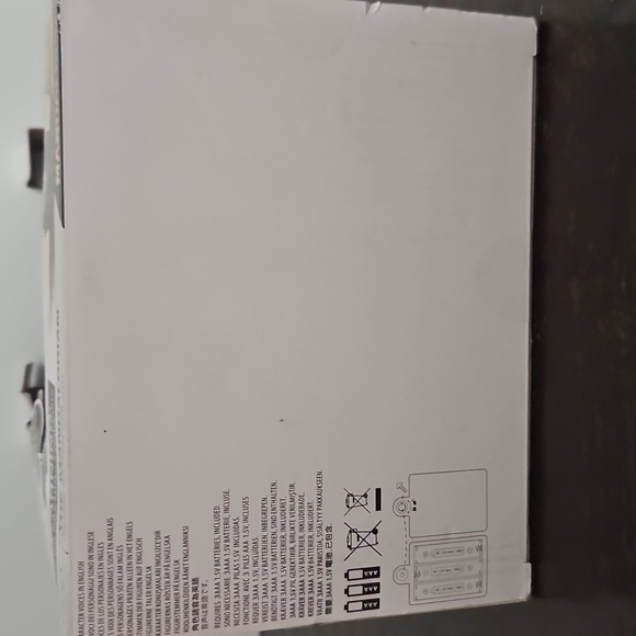 Star Wars Mandalorian Action Figure with Silver Armor and Orange Accessory - Picture 7 of 9